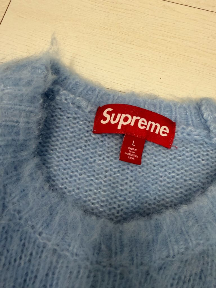 슈프림 모헤어 니트 25fw L 사이즈상태 9.8/10사진찍고 절대 안입습니다 이미지
