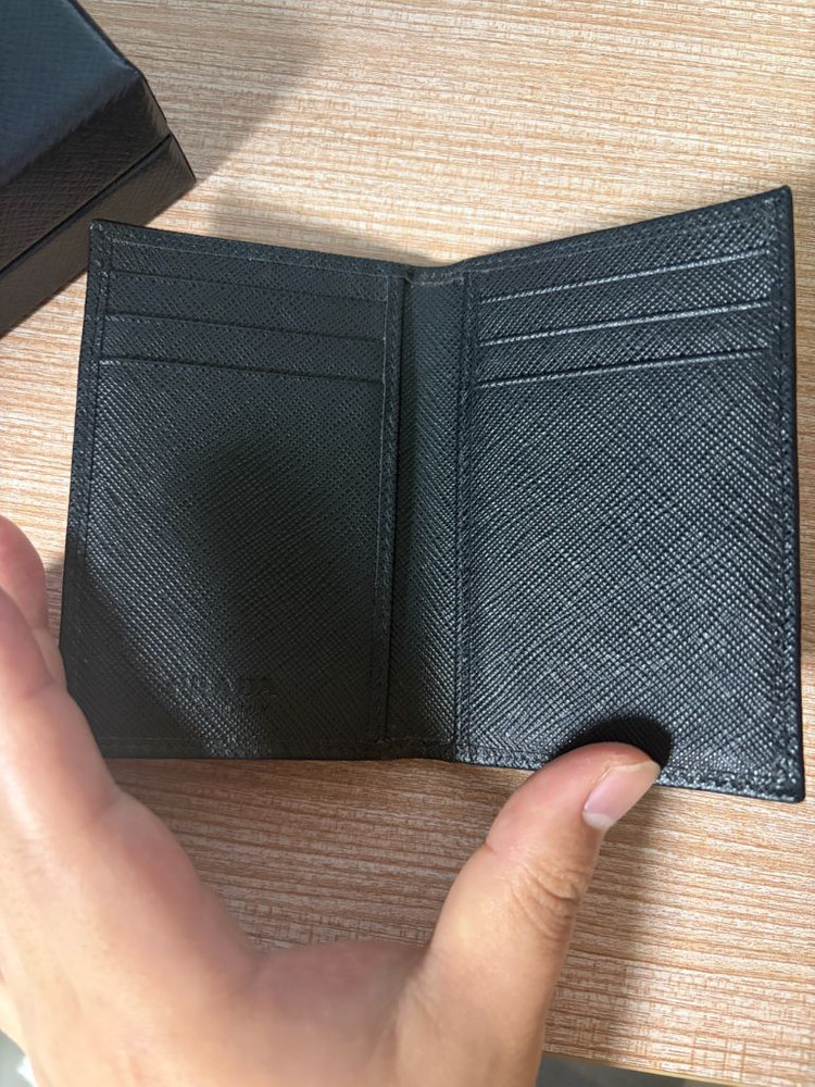 프라다 사피아노 레더 카드지갑 이미지