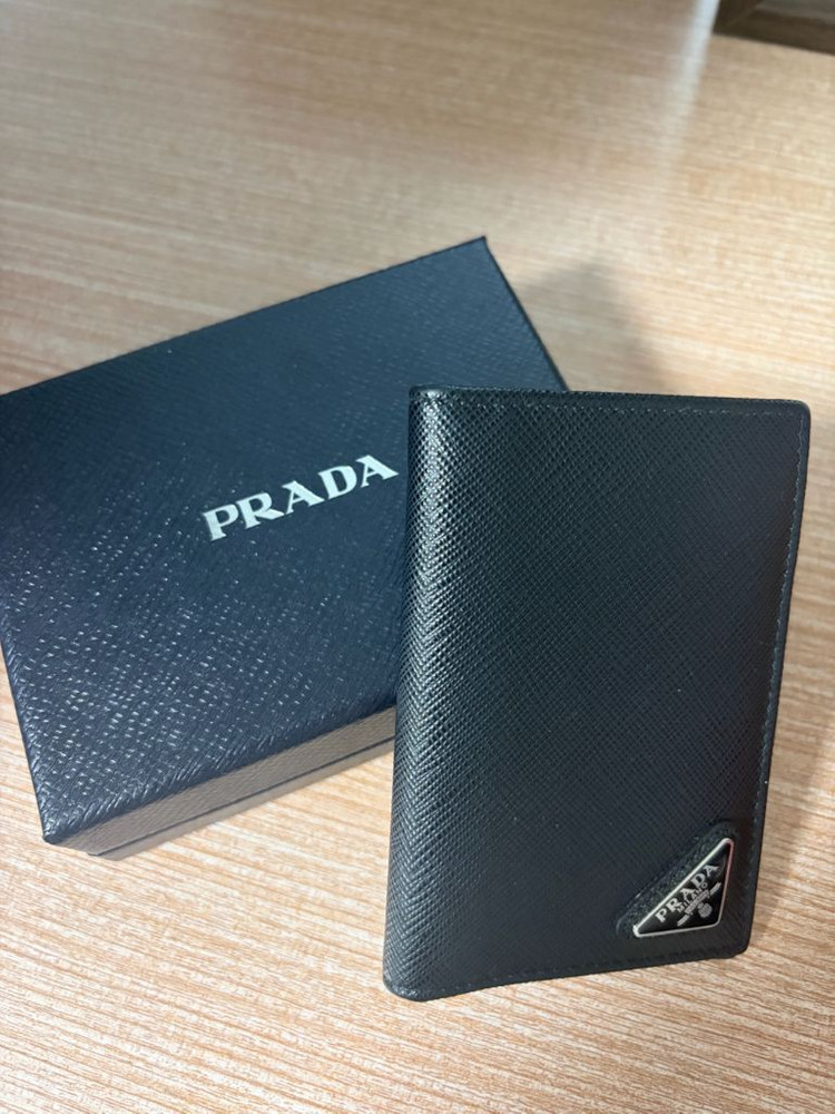 프라다 사피아노 레더 카드지갑 이미지
