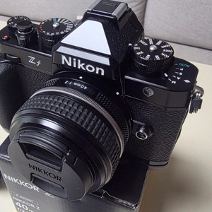 니콘 ZF + 40mm f2 SE 카메라 판매해요