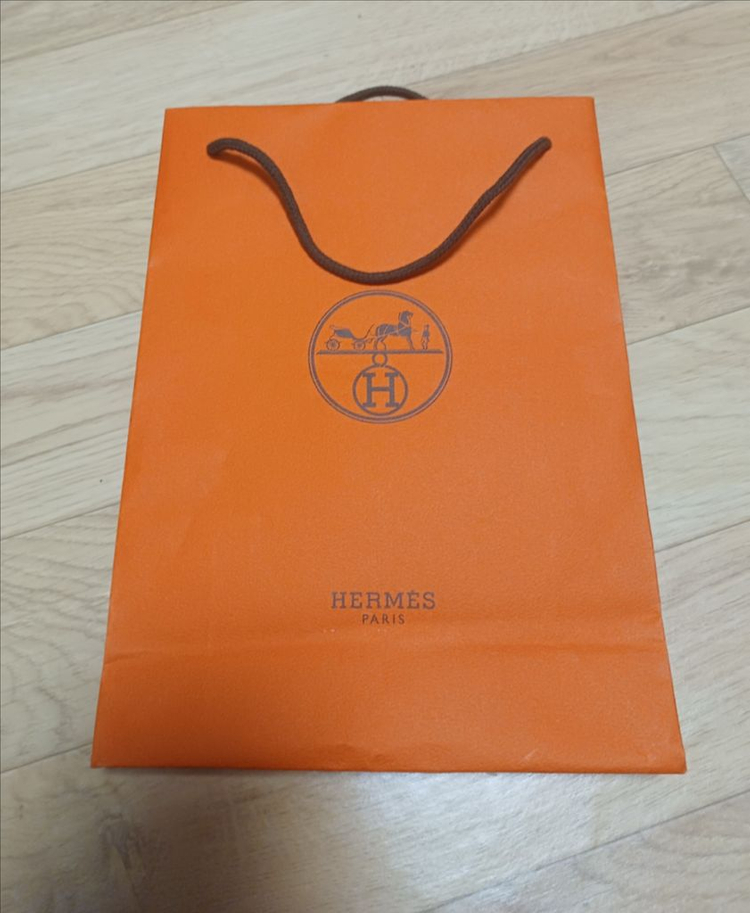 명품쇼핑백 샤넬 구찌 프라다 에르메스 캉골 입센로랑 이미지