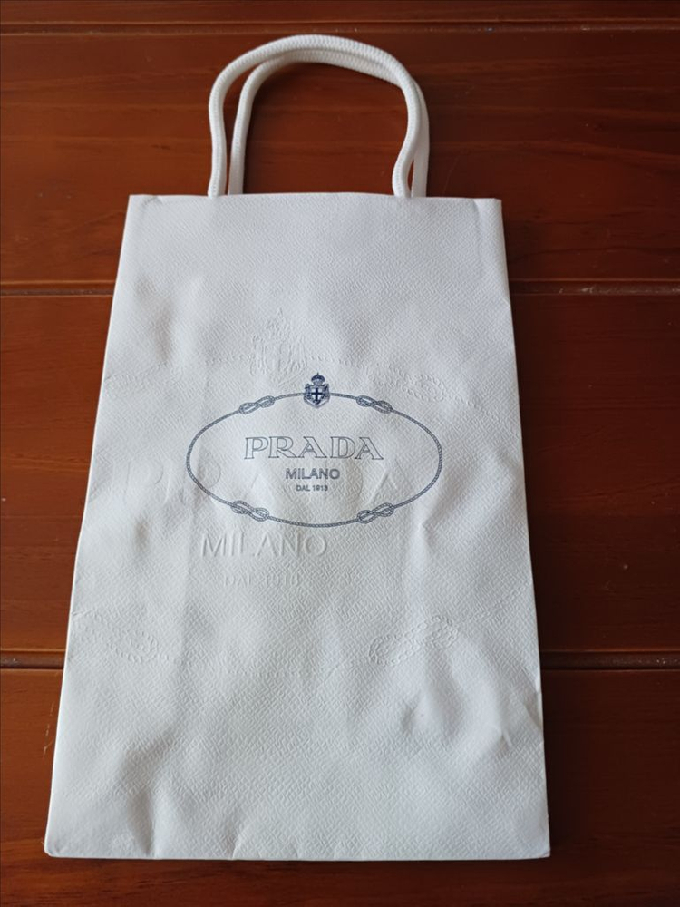 명품쇼핑백 샤넬 구찌 프라다 에르메스 캉골 입센로랑 이미지