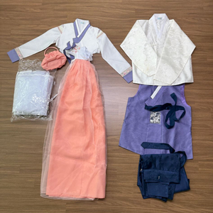 남성, 여성 한복 세트 (저고리, 치마, 바지) 이미지