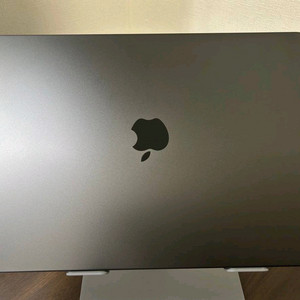 맥북 프로 16 M5칩 스페이스 블랙 판매합니다. 이미지