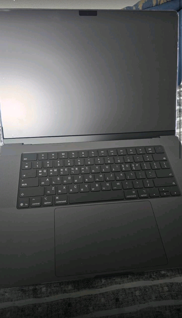 맥북 프로 16 M5칩 스페이스 블랙 판매합니다. 이미지