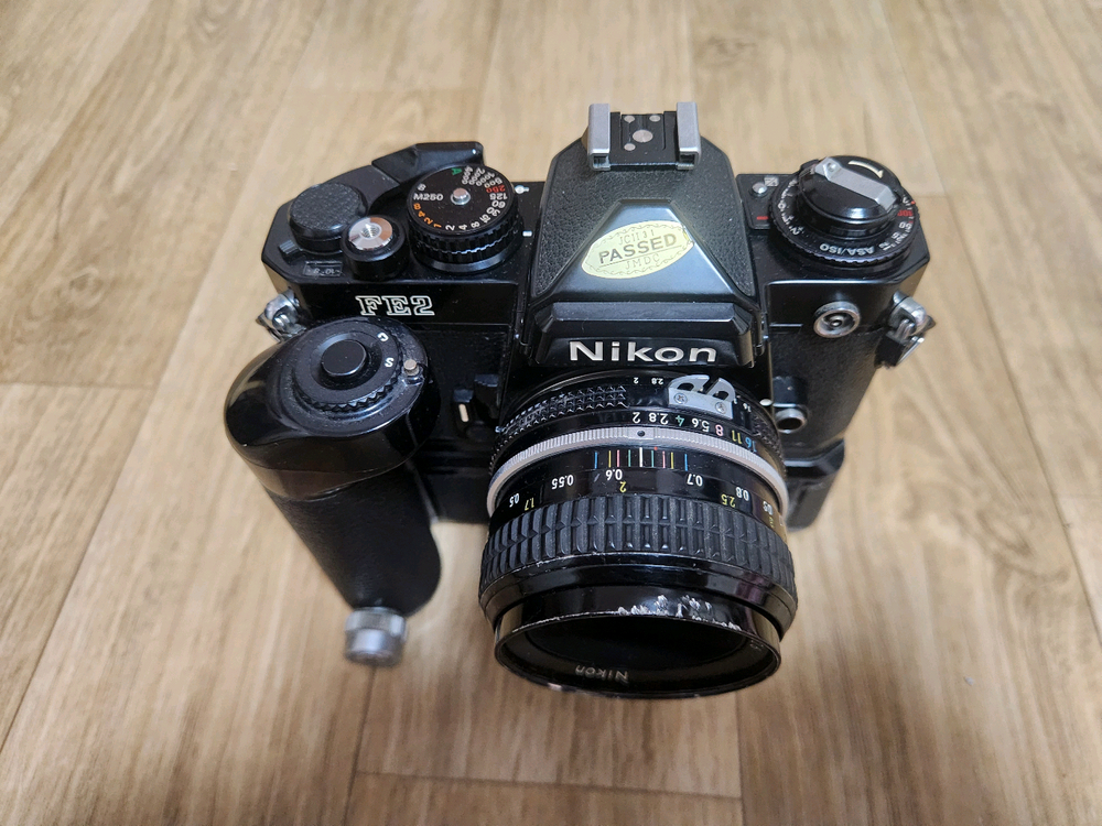 니콘 FE2 바디및 50mm f 2 렌즈 + md-12 모터드라이버 + mr-3 셔터 릴리즈 셋트 판매합니다 이미지