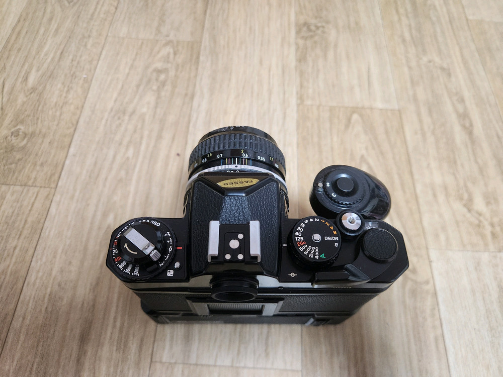 니콘 FE2 바디및 50mm f 2 렌즈 + md-12 모터드라이버 + mr-3 셔터 릴리즈 셋트 판매합니다 이미지