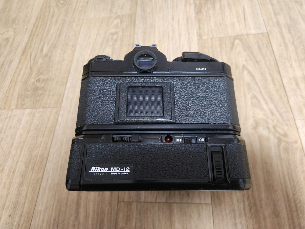 니콘 FE2 바디및 50mm f 2 렌즈 + md-12 모터드라이버 + mr-3 셔터 릴리즈 셋트 판매합니다 이미지