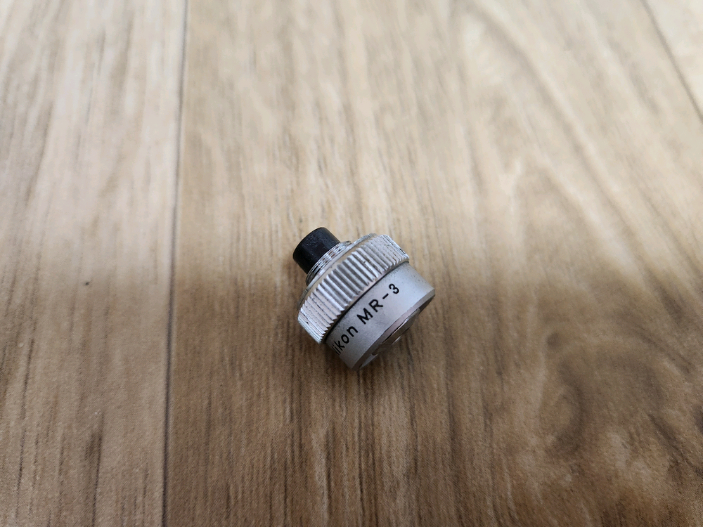 니콘 FE2 바디및 50mm f 2 렌즈 + md-12 모터드라이버 + mr-3 셔터 릴리즈 셋트 판매합니다 이미지