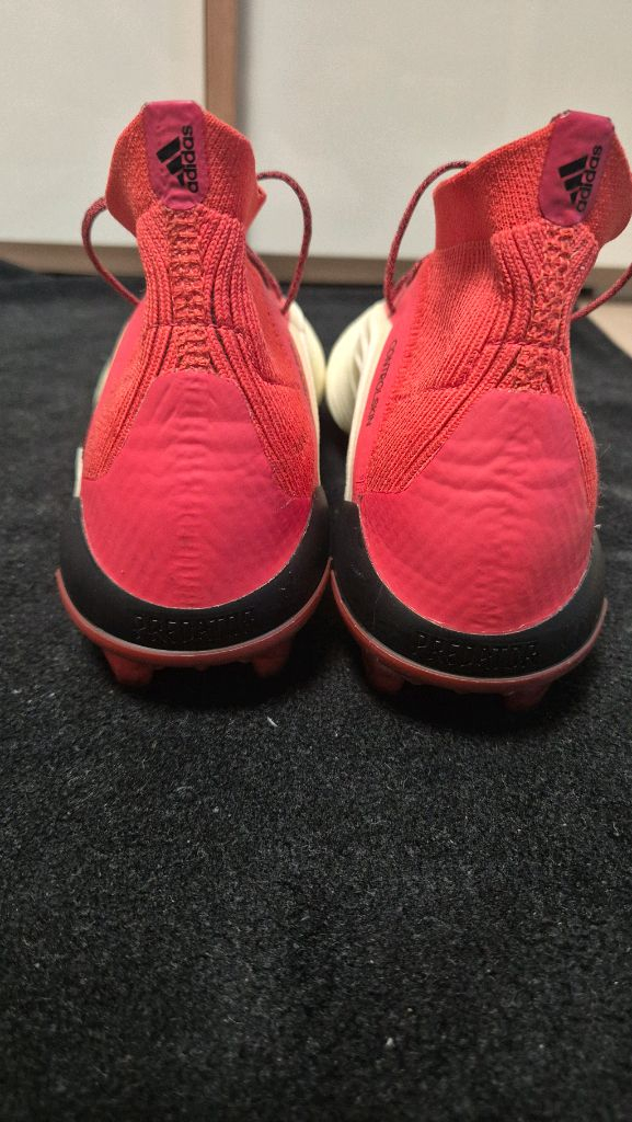 아디다스 프레데터 18.1 FG 275 이미지