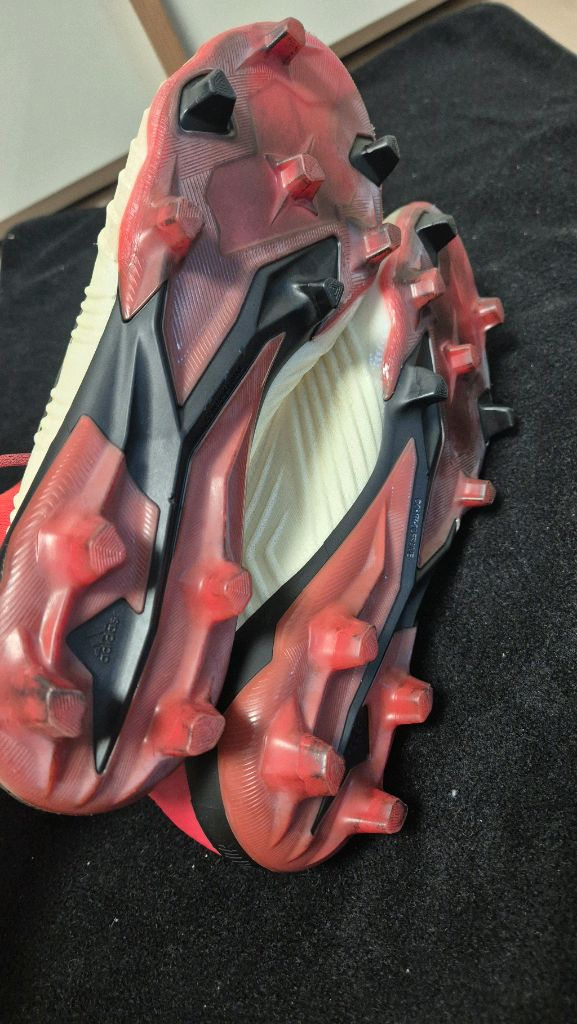 아디다스 프레데터 18.1 FG 275 이미지