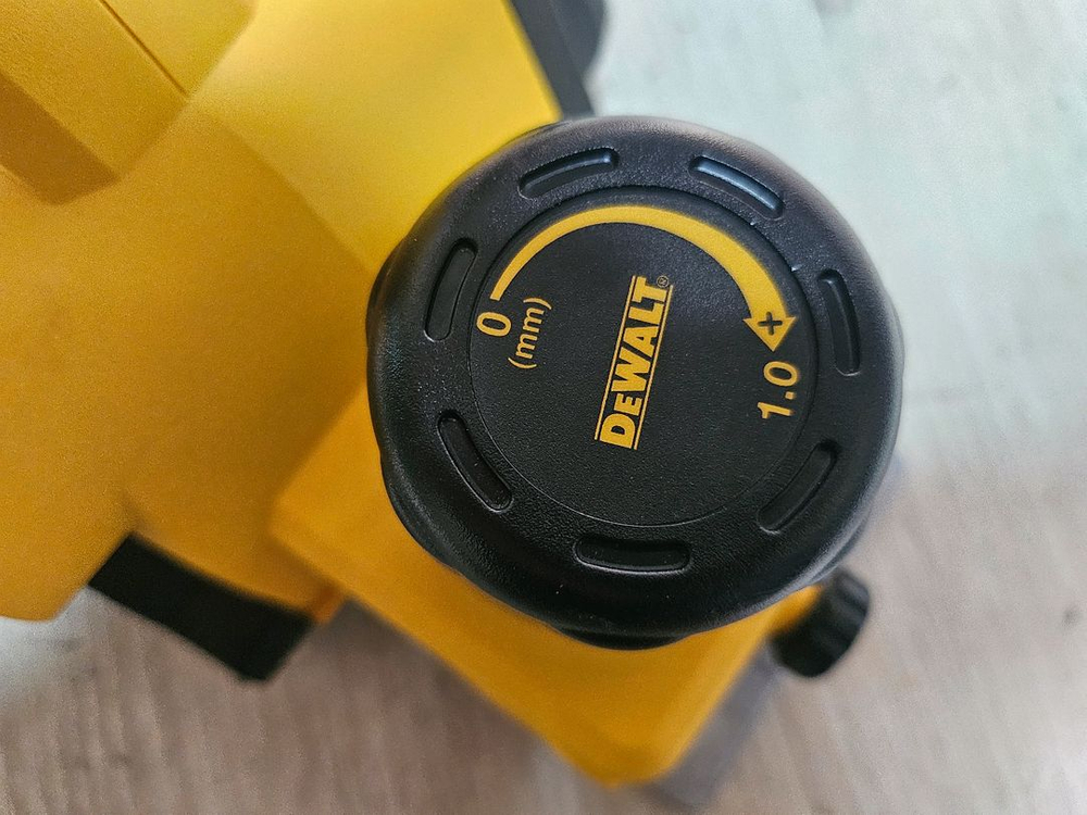 디월트 전기 대패 이미지