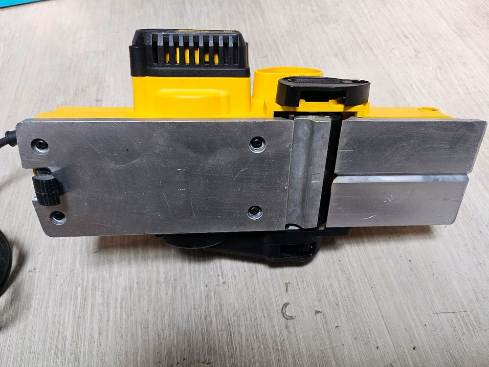 디월트 전기 대패 이미지