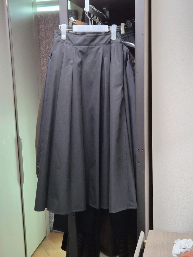 데일리룩 클래식풀스커트 s/시에 오르 유메르 라밤바룸 그레이룸 한섬 시스템 비그레이 어라운드율 이미지