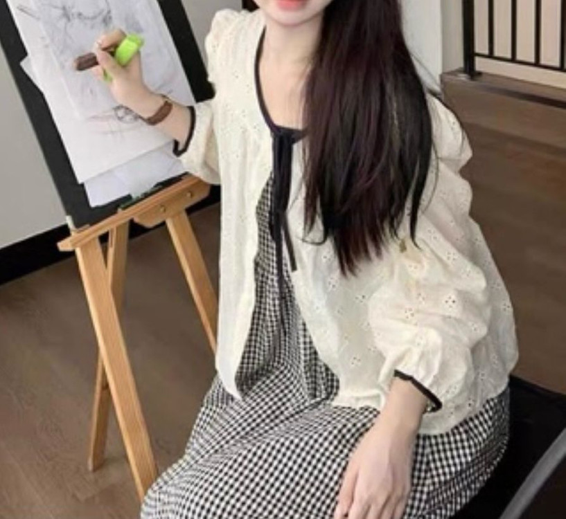 배색 리본 블라우스 이미지