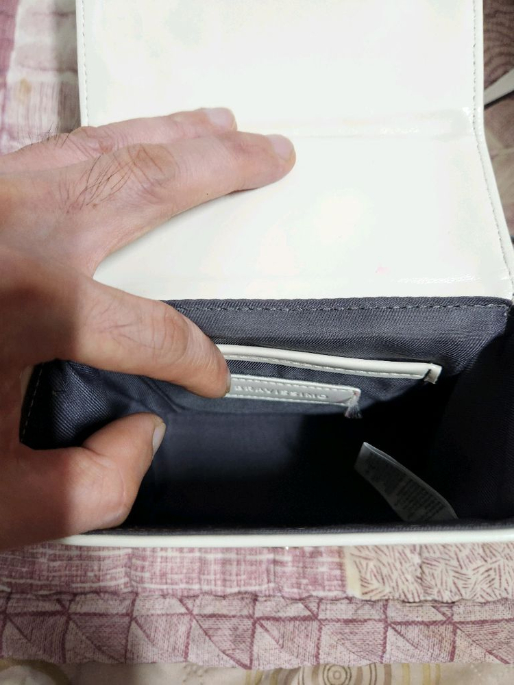 화이트 크로스백 브라비시모 이미지