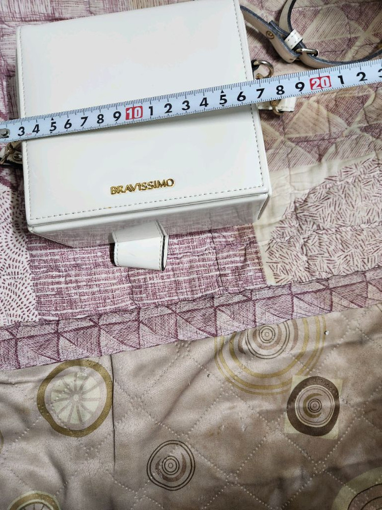 화이트 크로스백 브라비시모 이미지