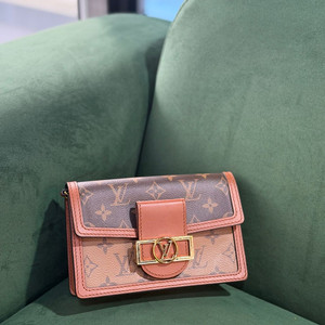 루이비통 도핀 체인 월릿 이미지