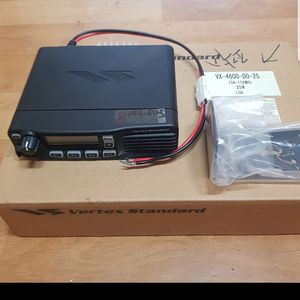 전문용 무전기 VX-4600 VHF Vertex Standard 이미지