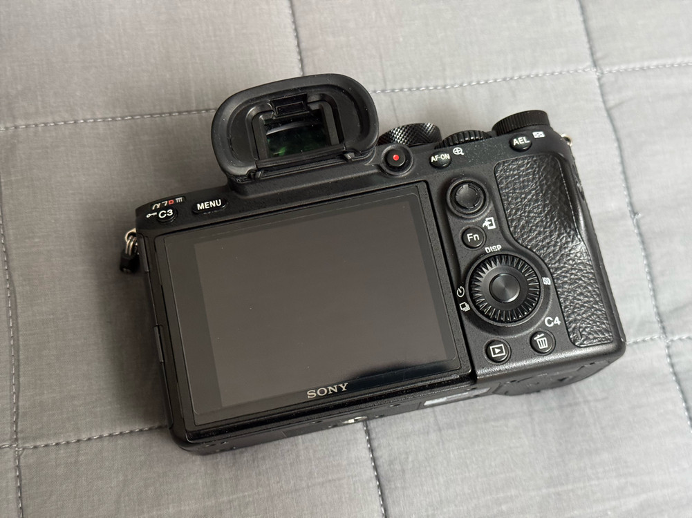 소니 A7R3 풀프레임 미러리스 이미지