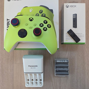엑스박스 컨트롤러(4세대) + 리시버 + 충전지 세트 판매합니다. 이미지