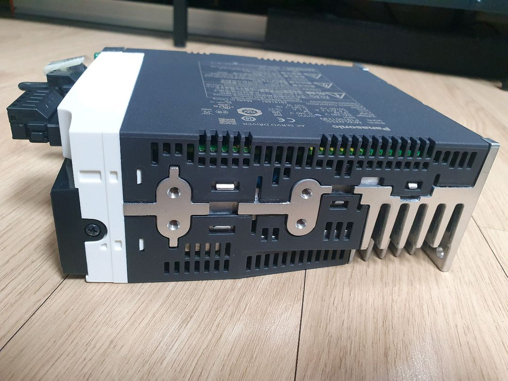 Panasonic 서보드라이버 MCDLN35SL 750W 미사용품 이미지