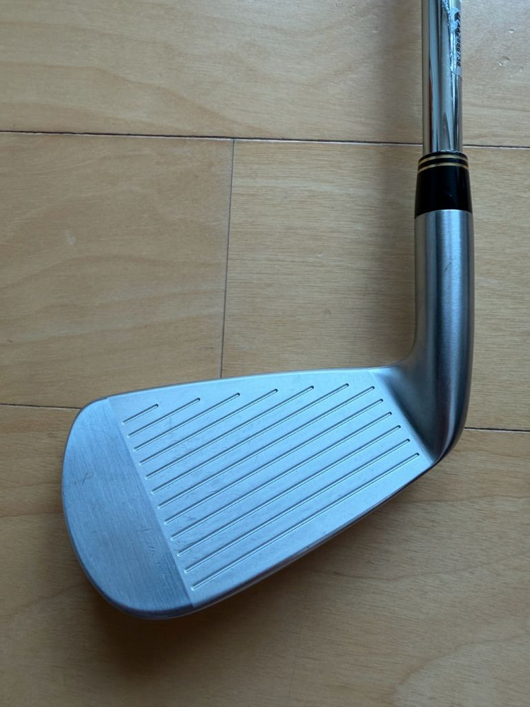 브리지스톤 TOUR B V300 6세대 4번 아이언 950 S 이미지