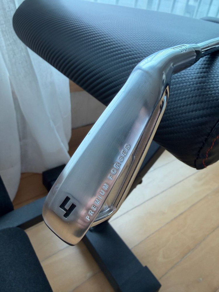 브리지스톤 TOUR B V300 6세대 4번 아이언 950 S 이미지