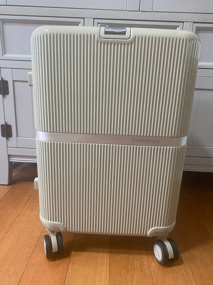 20인치 하드케이스 캐리어 이미지