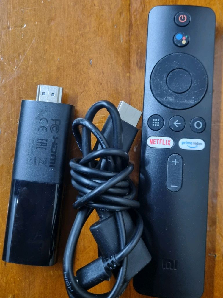 샤오미 박스S 4K 및 샤오미 스틱 4K . FHD 및 리모컨 이미지