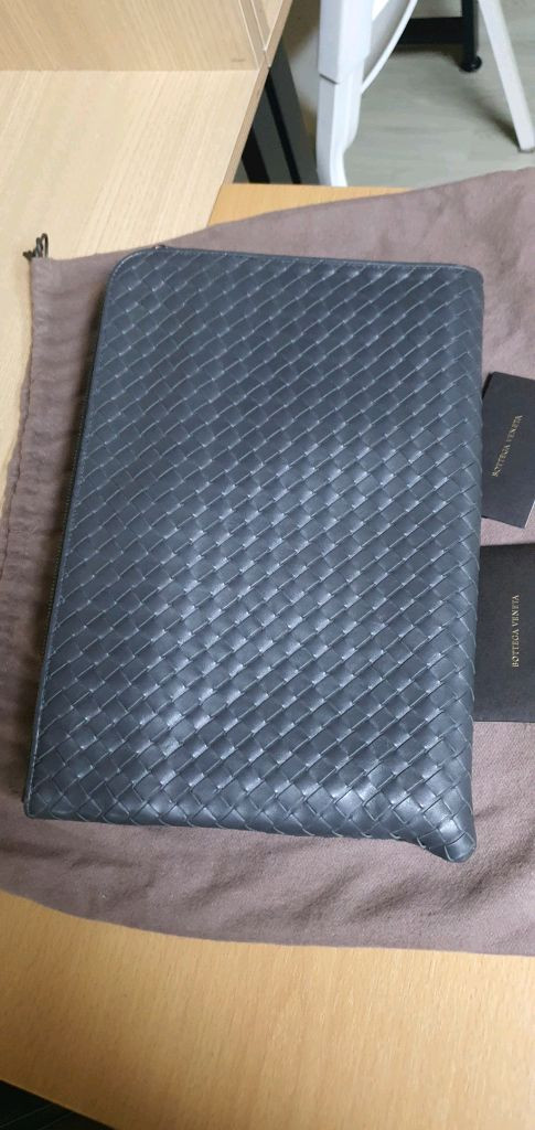 보테가베네타 클러치백 투지퍼 정품S급(감정O)구찌프라다루이비통디올고야드샤넬셀린느보테가생로랑발렌시아가버버리가방 이미지