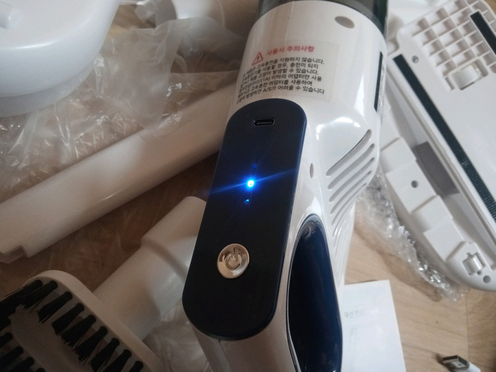 새 제품 4n1 무선 진공 청소기 택포함 34,000원에 판매 합니다. 이미지