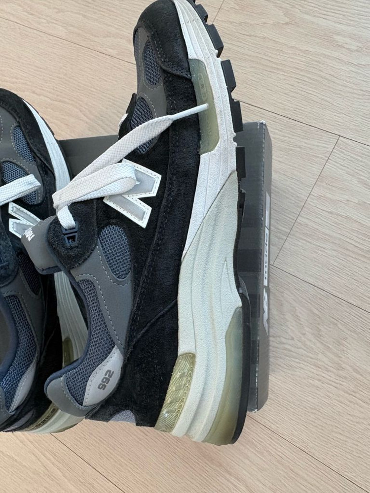 뉴발란스 992 네이비 275 (M992GG) 이미지