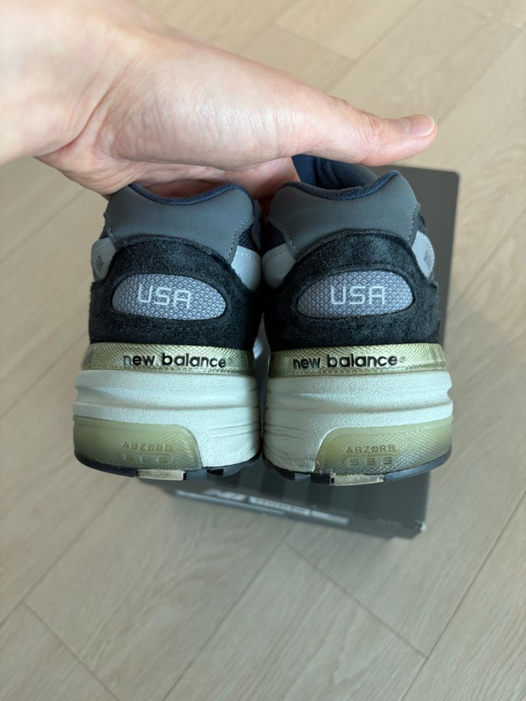 뉴발란스 992 네이비 275 (M992GG) 이미지