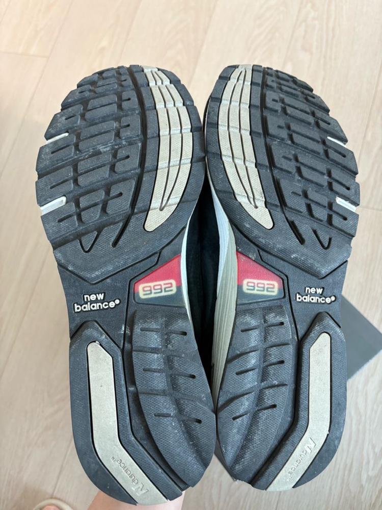 뉴발란스 992 네이비 275 (M992GG) 이미지