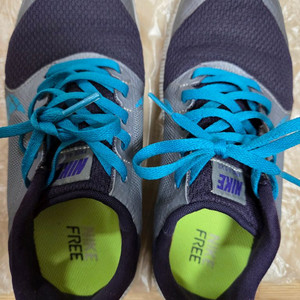 나이키 프리운동화 240mm 이미지