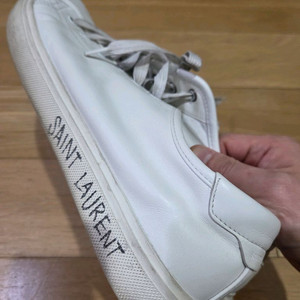 정품 생로랑 남자스니커즈 사이즈(41) 260 팝니다 이미지