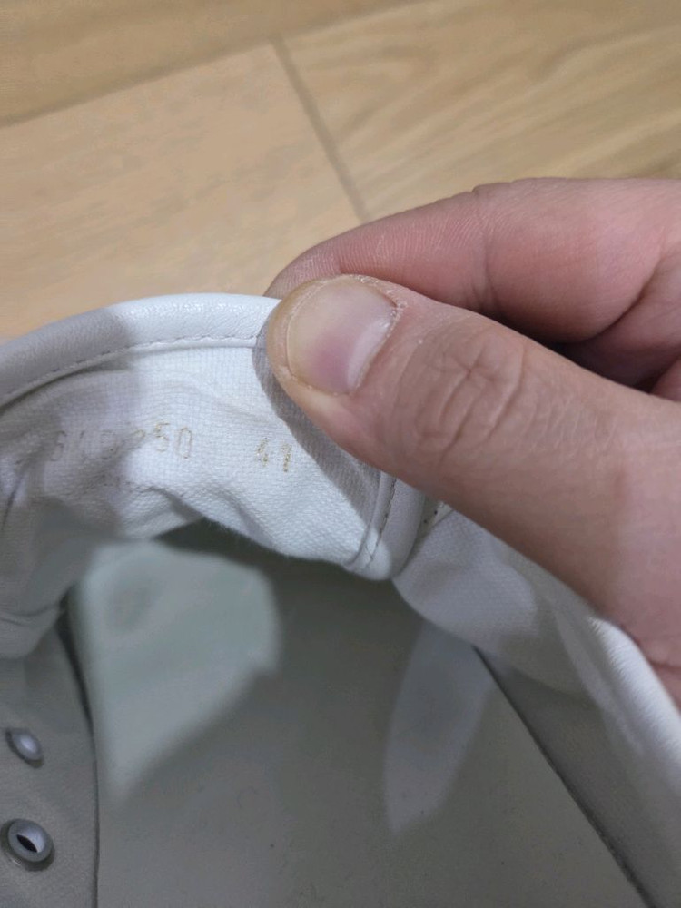 정품 생로랑 남자스니커즈 사이즈(41) 260 팝니다 이미지