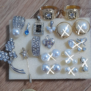 14K도금 귀걸이 목걸이 팬던트 브로치 반지 시계. 구제 등 복고 이미지