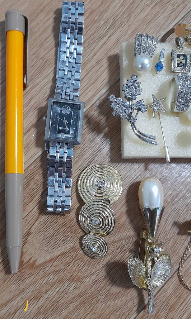 14K도금 귀걸이 목걸이 팬던트 브로치 반지 시계. 구제 등 복고 이미지