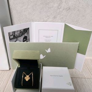 반클리프 아펠 빈티지 기요세 새상품급입니다. 이미지