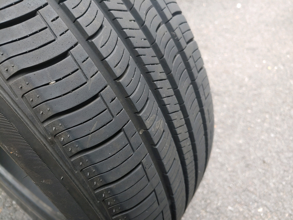 넥센 엔프리즈 215 50 17 중고 타이어 1짝 판매 .. 이미지