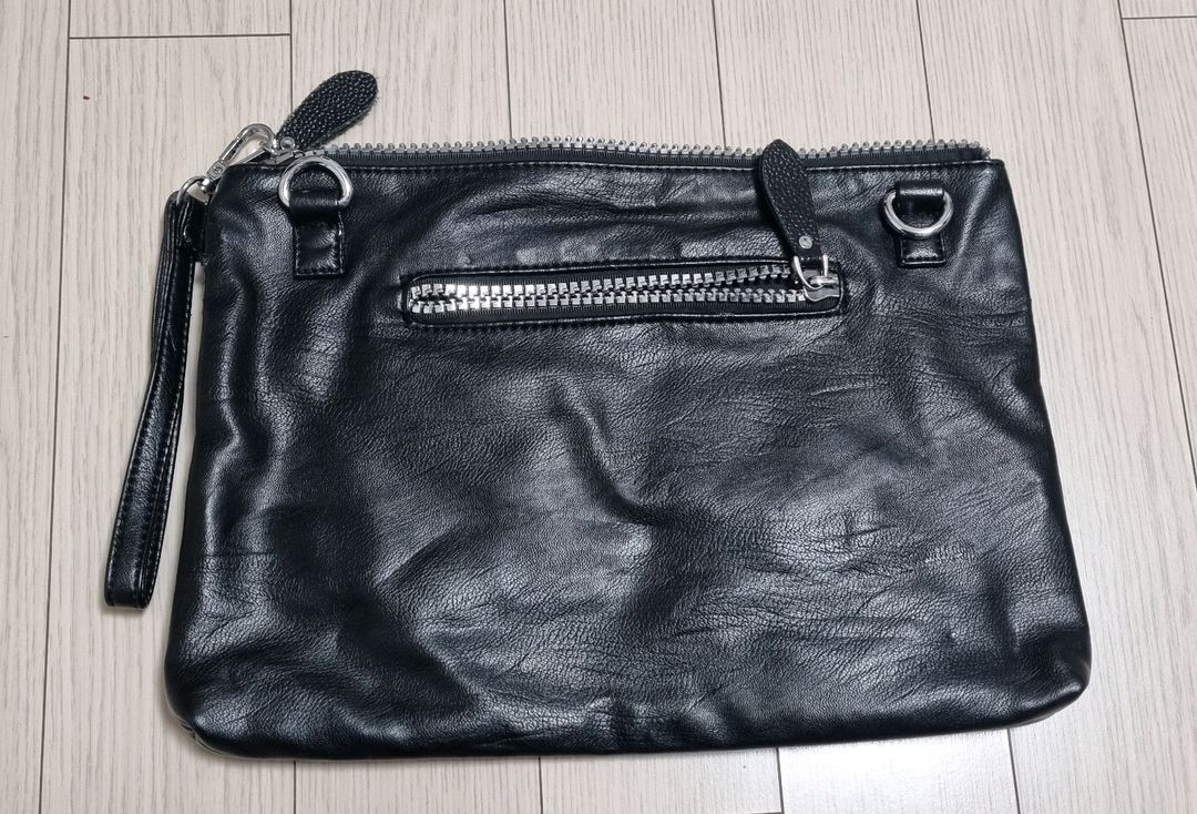검정 클러치 이미지