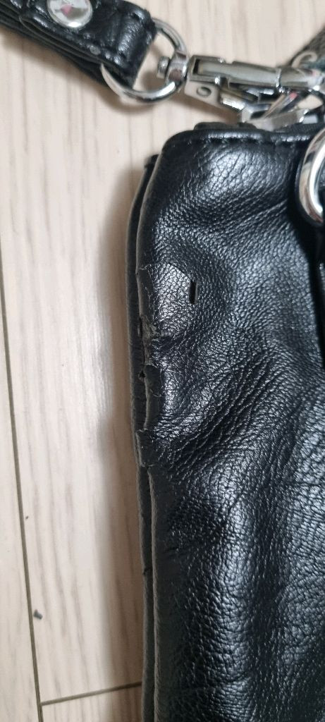 검정 클러치 이미지