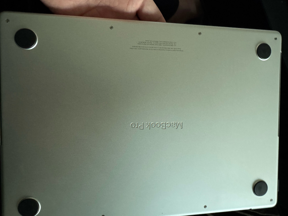 애플 맥북 프로 14인치 M1 Pro 실버 이미지