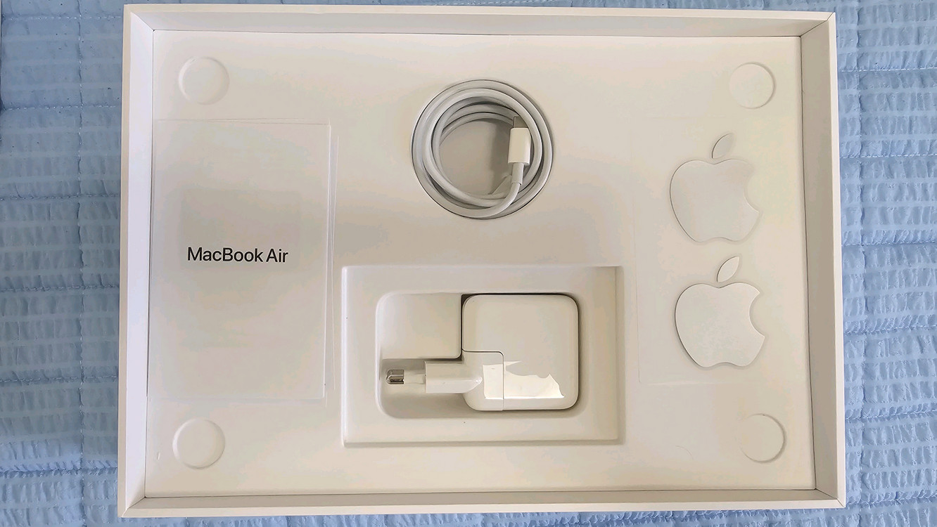 맥북 에어 M1 13인치 8gb 256gb 이미지