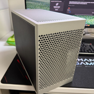 sff 반본체 9950x3d+x870itx+64gb+1000w+4tb 이미지