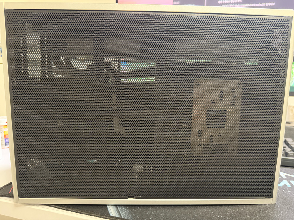 sff 반본체 9950x3d+x870itx+64gb+1000w+4tb 이미지