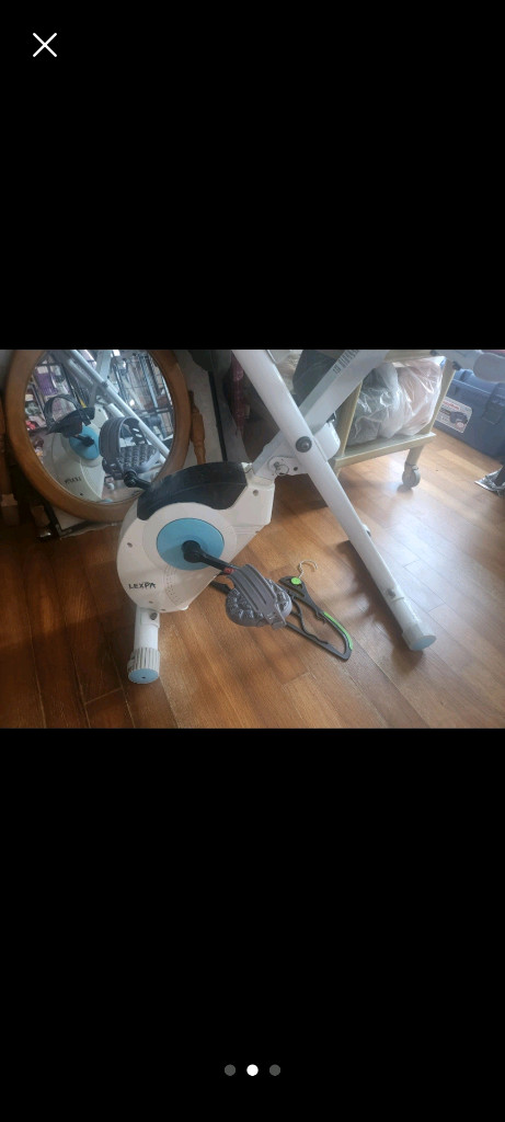 실내 자전거 운동기구 이미지