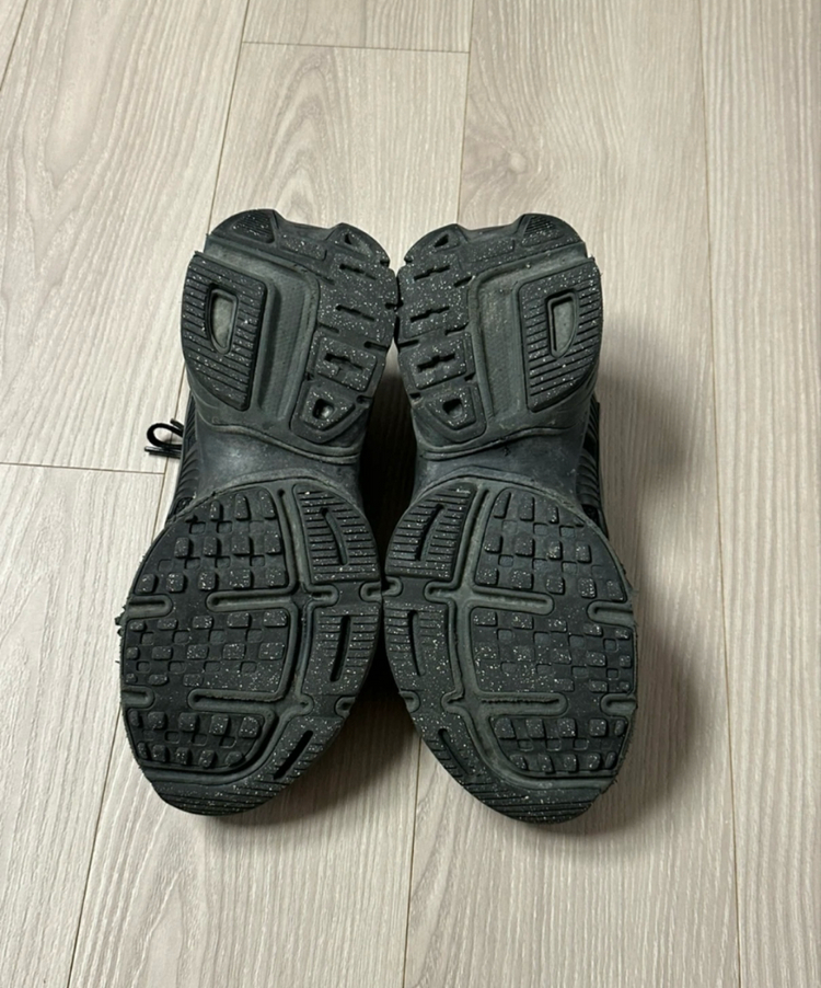 나이키 V2K 런 올블랙 운동화 245 이미지